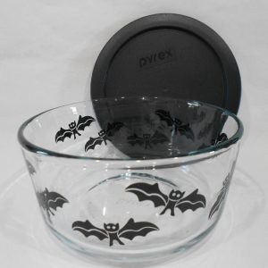 New 2013 PYREX 4 Cup BLACK BATS 1-Qt Storage BOWL Creepy Spooky Halloween